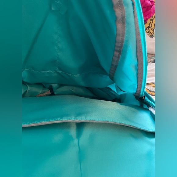 Under armor backpack - Picture 3 of 8